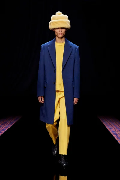 Look 28